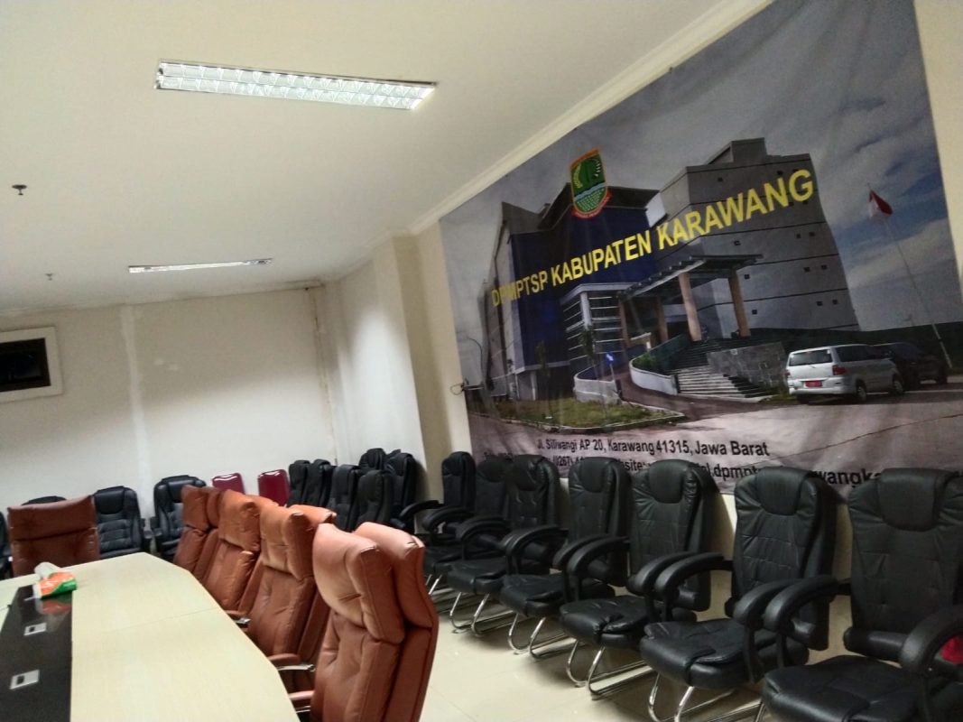 kursi direktur dinas rapat