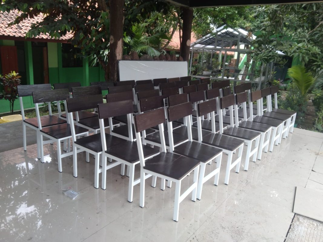 kursi sekolah